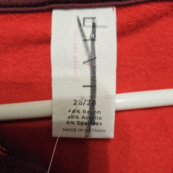 #223 LIVI Lane Bryant- Maroon-Brick Red Top- Size: 4X (26W-28W ) - Picture 6 of 6